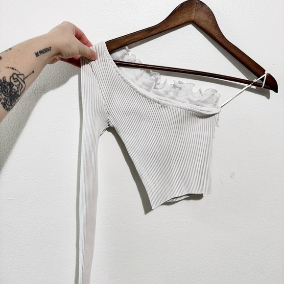 Zara 1 shoulder ruffle ribbed crop medium - Picture 3 of 4